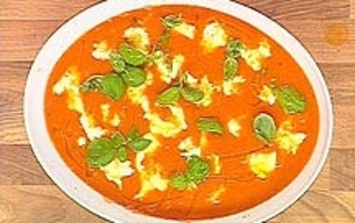 Basilikum-Tomatensuppe mit Mozzarella - Rezept