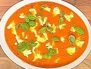 Rezept: Basilikum-Tomatensuppe mit Mozzarella Basilikum-Tomatensuppe mit Mozzarella - Rezept