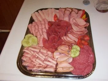 Rezept: Gaby´s leckere Geburtstags-Wurstplatte 2008+2009 Bild Nr. 2 Gaby´s leckere Geburtstags-Wurstplatte 2008+2009 - Rezept - Bild Nr. 2