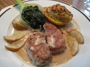 Gefülltes Schweinelendchen an Gorgonzolasauce - Rezept