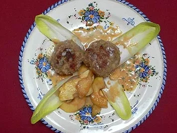 Rezept: Gefüllte Kalbsfrikadellen mit Steinpilz-Zabaione Gefüllte Kalbsfrikadellen mit Steinpilz-Zabaione - Rezept