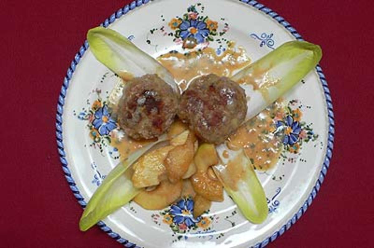 Gefüllte Kalbsfrikadellen mit Steinpilz-Zabaione - Rezept - kochbar.de