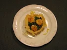 Blattspinat im Parmesankörbchen mit Garnelen - Rezept