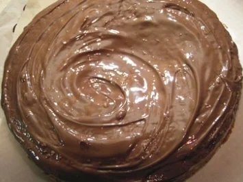 Kuchen: Nuss-Marzipan-Rahm - Rezept