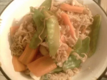 Asia-Huhn mit Eiernudeln - Rezept