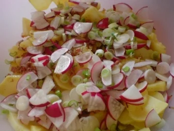 Deftiger Kartoffelsalat mit Radieschen - Rezept