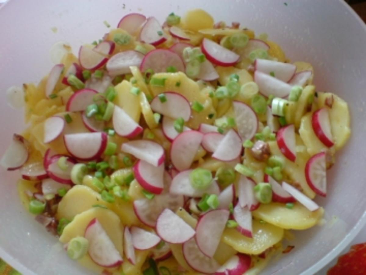Deftiger Kartoffelsalat mit Radieschen - Rezept