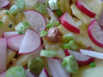 Deftiger Kartoffelsalat mit Radieschen - Rezept