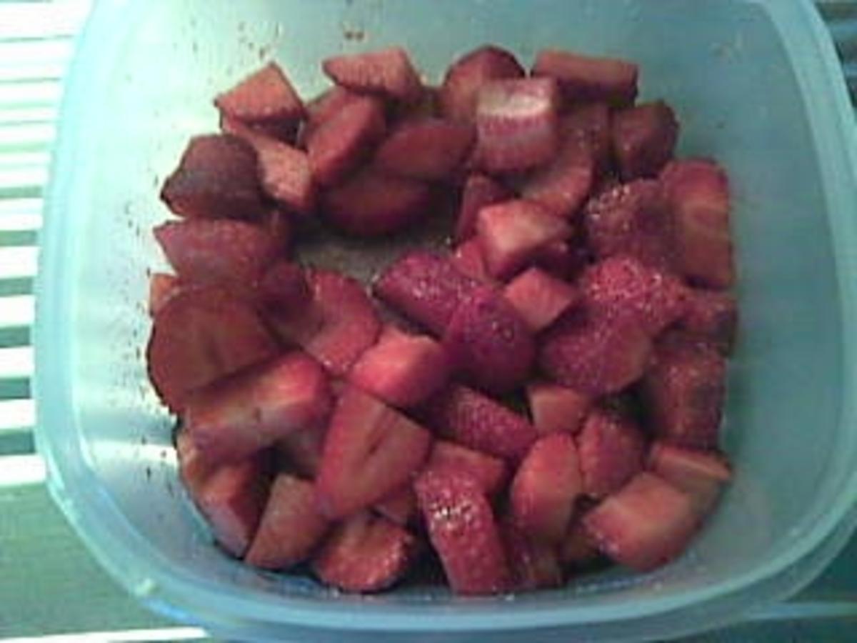 Balsamico-Erdbeeren auf Mascarponecreme-Spiegel - Rezept