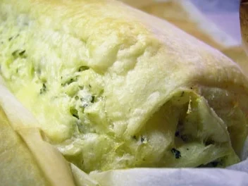 Pikantes Gebäck: Salziger Topfen-Käse-Strudel - Rezept