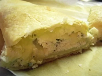 Pikantes Gebäck: Salziger Topfen-Käse-Strudel - Rezept