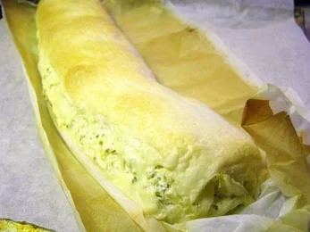 Pikantes Gebäck: Salziger Topfen-Käse-Strudel - Rezept