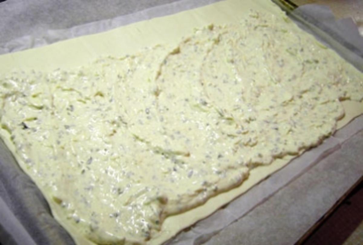 Pikantes Gebäck: Salziger Topfen-Käse-Strudel - Rezept