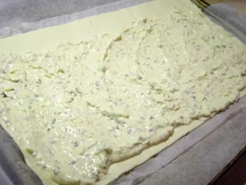 Pikantes Gebäck: Salziger Topfen-Käse-Strudel - Rezept