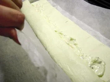 Pikantes Gebäck: Salziger Topfen-Käse-Strudel - Rezept