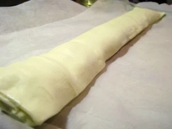 Pikantes Gebäck: Salziger Topfen-Käse-Strudel - Rezept