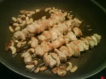 Rezept: Schnelle Coconut - Peanut - Soße mit Putenspießen und Jasmin-Reis Schnelle Coconut - Peanut - Soße mit Putenspießen und Jasmin-Reis - Rezept