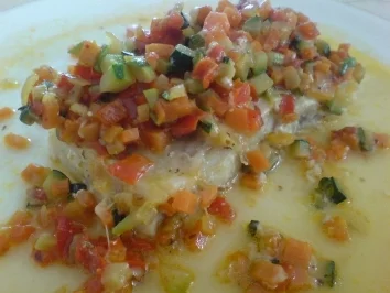 Rezept: Kabeljaufilet mit Gemüsehaube Kabeljaufilet mit Gemüsehaube - Rezept