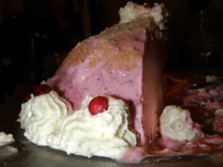 Rezept: Preiselbeer-Topfencreme-Bombe Preiselbeer-Topfencreme-Bombe - Rezept