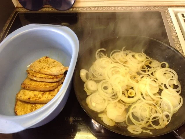 Rezept: Sahne-Champignons-Schnitzel mit Pepp Bild Nr. 2 Sahne-Champignons-Schnitzel mit Pepp - Rezept - Bild Nr. 2