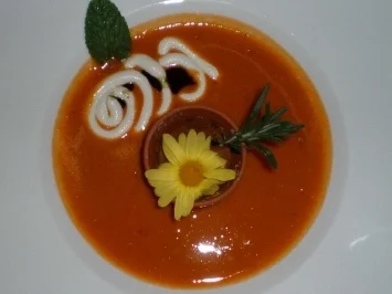 Würzige Linsensuppe mit Kokosmilch und Tomaten - Rezept