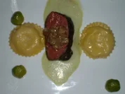 Rosenkohl-Hirschsteaks und Ravioli an Petersilien-Weißweinsoße - Rezept