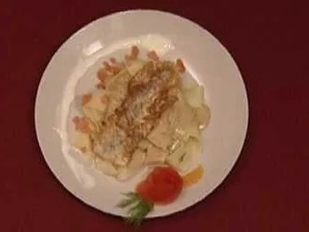 Wolfsbarsch mit Weißweinsoße und Papadelle (Sarah Knappik) - Rezept