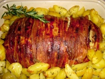 Hackbraten im Bacon - Mantel mit Ofenkartoffeln - Rezept