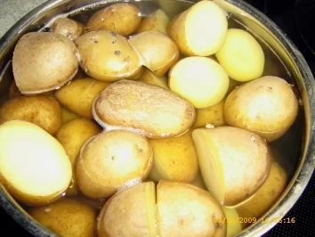 Hackbraten im Bacon - Mantel mit Ofenkartoffeln - Rezept