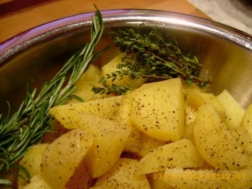 Hackbraten im Bacon - Mantel mit Ofenkartoffeln - Rezept