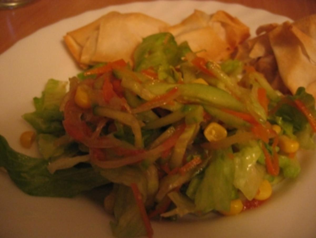 Asia Salat mit Filotaschen - Rezept