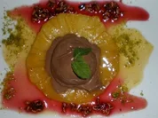 Karamellisierte Ananas mit Granatapfelkernen und Minzschokoladeneis - Rezept