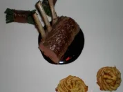 Milchlammcarré an Koriander-Thymian-Honigjus mit Rosmarin-Pommes - Rezept