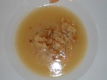 Apfel-Champagnersüppchen mit Krokant-Quarkklößchen - Rezept