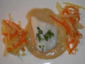 Steinbuttfilet an Gemüse und Entenlebersoße - Rezept