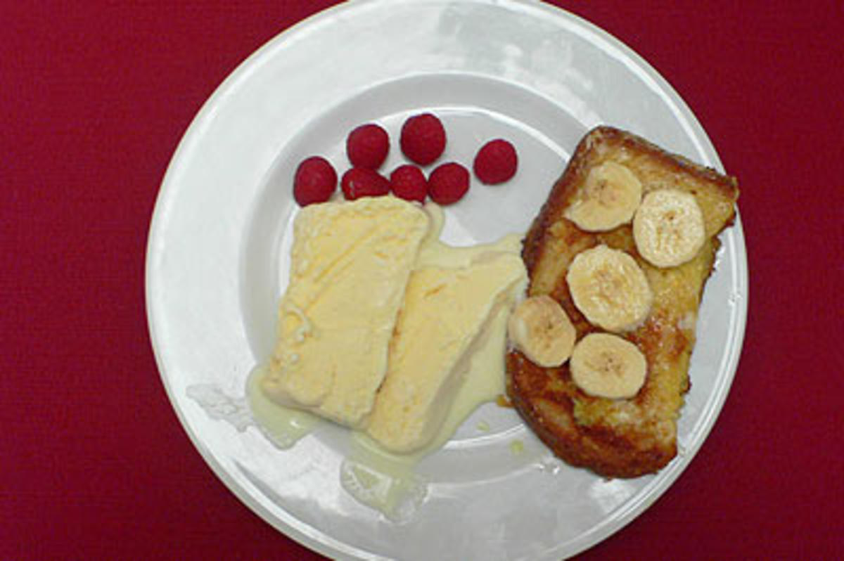 Weißes Schokoladeneis mit French Toast - Rezept - kochbar.de