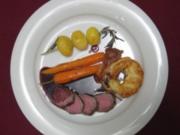 Roastbeef mit Yorkshire Pudding und Honigmöhren - Rezept