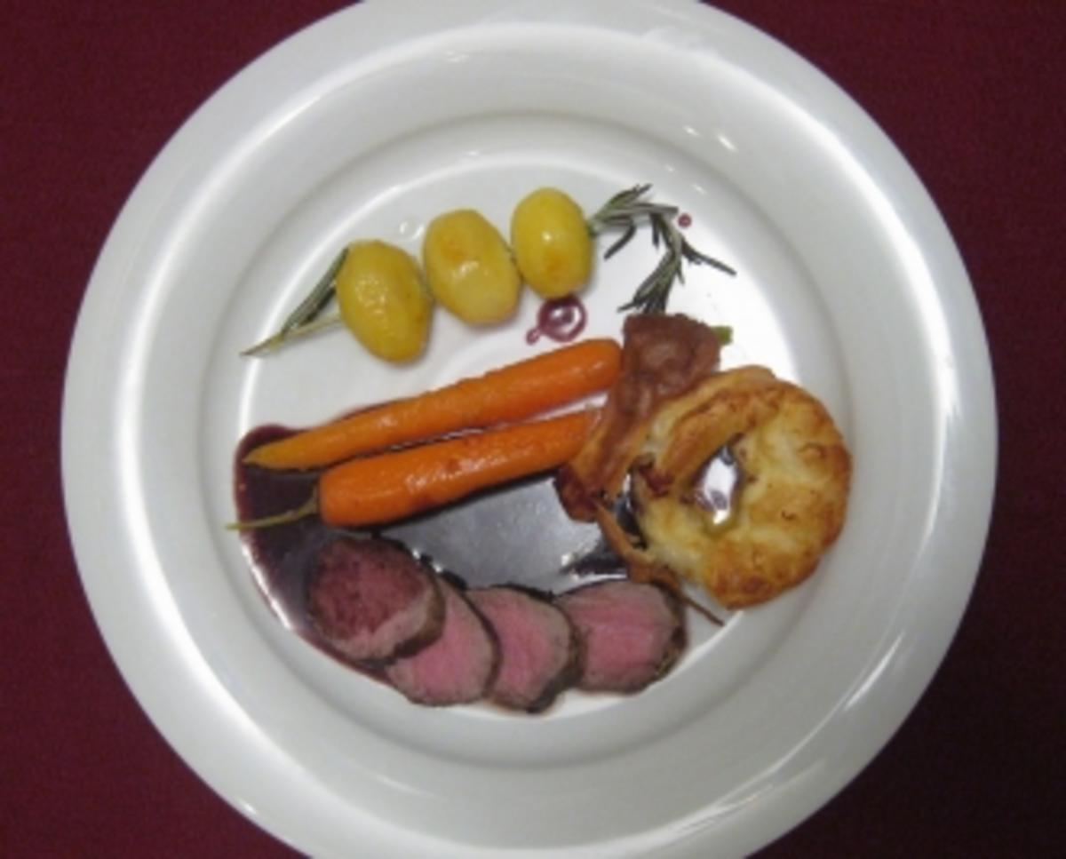 Bilder für Roastbeef mit Yorkshire Pudding und Honigmöhren - Rezept