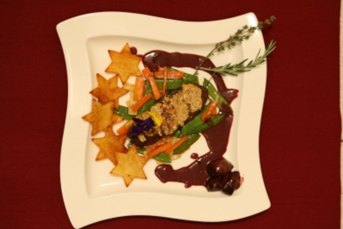 Strauß mit Cashewkruste an Rotweinsoße mit Kartoffel-Sternen (Michael Meziani) - Rezept