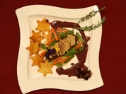 Strauß mit Cashewkruste an Rotweinsoße mit Kartoffel-Sternen (Michael Meziani) - Rezept