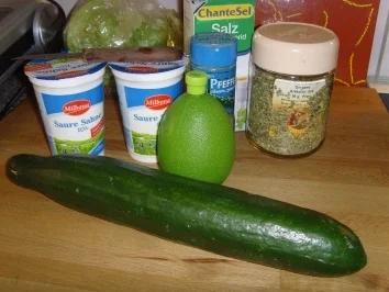 Rezept: Gurkensalat mit saurer Sahne… Gurkensalat mit saurer Sahne… - Rezept