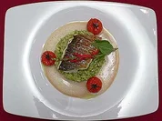 Wolfsbarsch auf Pestorisotto an Sauce Bouillabaisse und konfierten Tomaten - Rezept