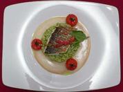 Wolfsbarsch auf Pestorisotto an Sauce Bouillabaisse und konfierten Tomaten - Rezept
