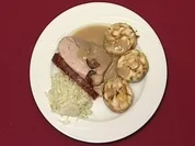 Rezept: Schweinebraten โBayerischer Artโ mit Brezenknรถdeln (Franziska Traub) Schweinebraten โBayerischer Artโ mit Brezenknรถdeln (Franziska Traub) - Rezept