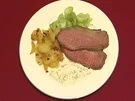 Roastbeef mit Bratkartoffeln und Gurkensalat (Hendrik Martz) - Rezept