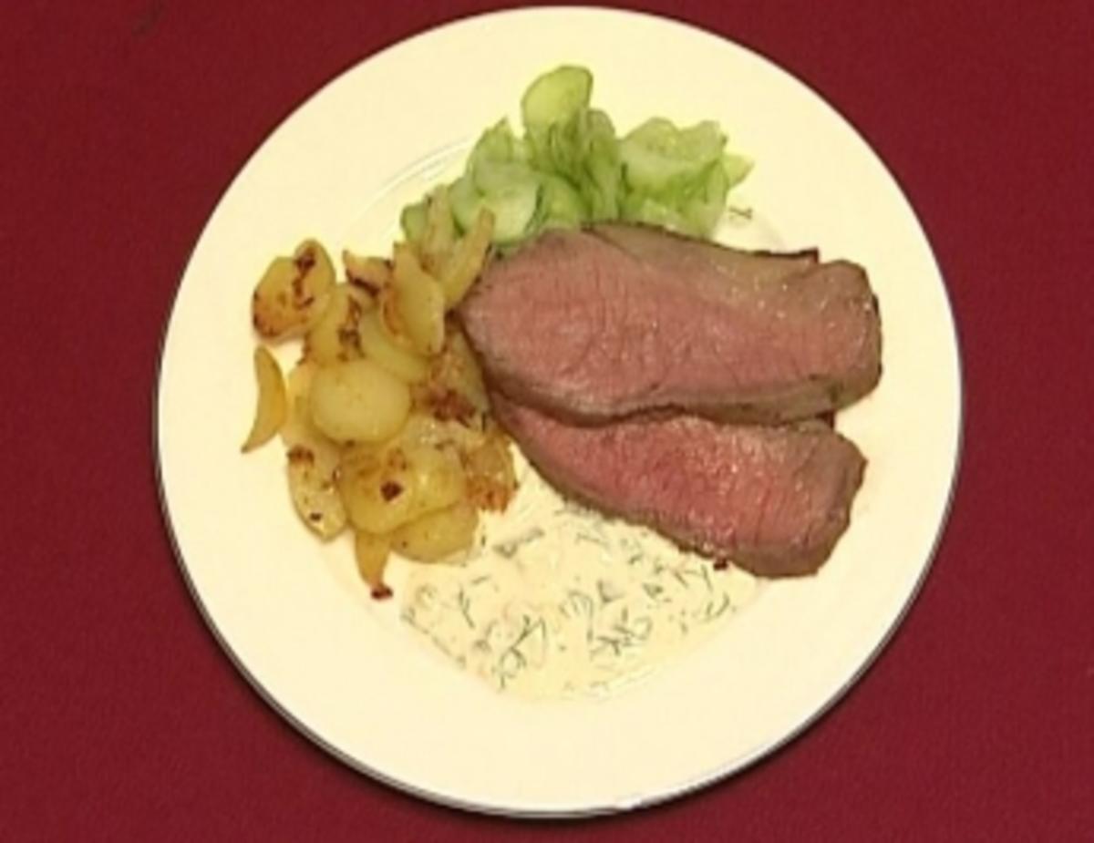 Bilder für Roastbeef mit Bratkartoffeln und Gurkensalat (Hendrik Martz) - Rezept