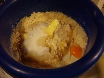 Buchteln mit Vanillesauce, so wie meine Mutti sie für uns Kinder gebacken hat. - Rezept