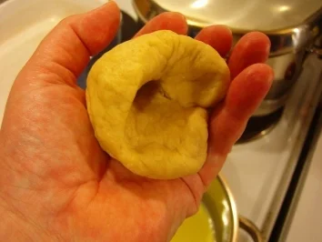 Buchteln mit Vanillesauce, so wie meine Mutti sie für uns Kinder gebacken hat. - Rezept