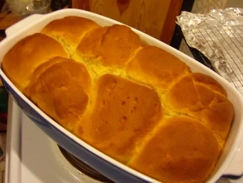 Buchteln mit Vanillesauce, so wie meine Mutti sie für uns Kinder gebacken hat. - Rezept