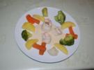 PANGASIUSRÖLLCHEN GEFÜLLT MIT LACHS MIT GEMÜSE UMLEGT - Rezept